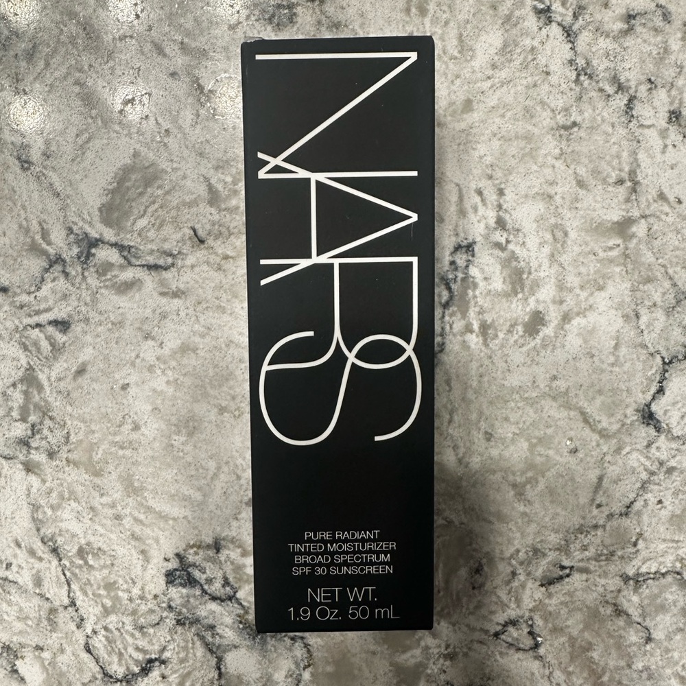 NARS Pure Radiant Tinted Moisturizer SPF 30 Light 3 Groenland